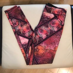 Beautiful Leggings with colorful design EUC